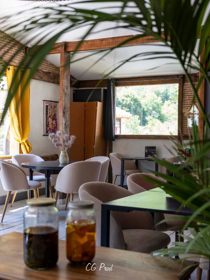 Salle du restaurant La Roue à Cabrerets